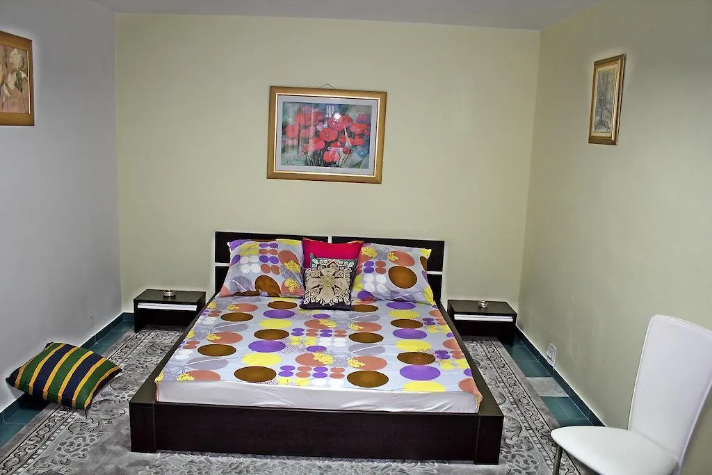 Modern Apartment, City Center Boekarest Appartement